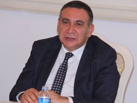 Rəşad Məcid “yeni media jurnalistləri”nə HİDDƏTLƏNDİ: “Hələ bir durub redaktorlara rişxənd edirlər”