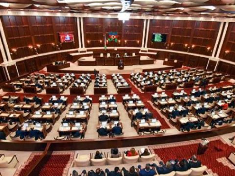 Parlamentdə bələdiyyələrdən NARAZILIQ: “Fəaliyyəti dayandırılmalıdır”