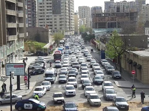 Bakıda uzun tıxac yarandı - FOTOLAR