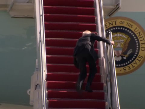 Böyük bir dövlətin başçısı gərək heç büdrəməsin : nə yeriyəndə, nə də danışanda! 