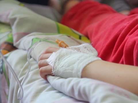 Bakıda darvaza 7 yaşlı uşağın üzərinə aşdı