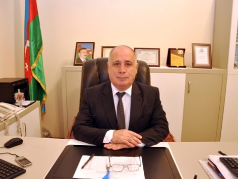Rektor kollektivə təqdim edildi
