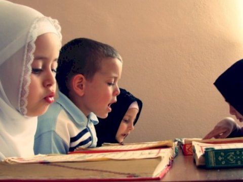 Azərbaycanda uşaqların dini etiqada məcbur edilməsi qadağan edildi