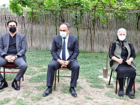İcra başçısı itkin düşən hərbçimizin ailəsini ziyarət edib