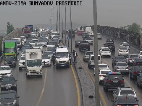 20 Yanvar dairəsi istiqamətində iki yol qəzası - tıxac yarandı