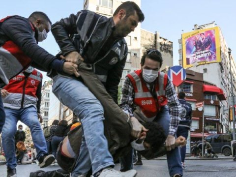 İstanbulda yürüşə çıxan 244 nəfər saxlanıldı