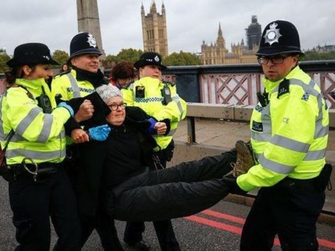 Londonda polisin səlahiyyətlərinin artırılmasına etiraz - 9 nəfər saxlanıldı