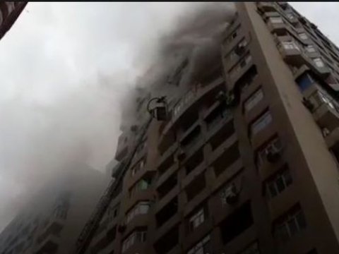 Bakıda 18 mərtəbəli binadakı yanğın belə söndürüldü - VİDEO