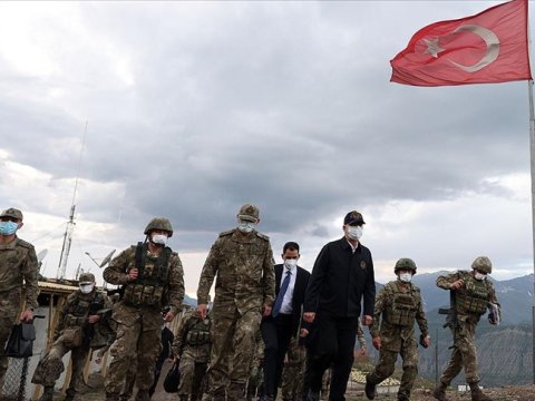 Hulusi Akar İraqla sərhədə getdi - FOTO