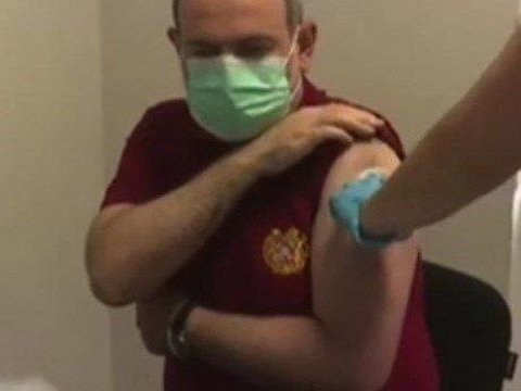 Paşinyan peyvənd vurdurdu