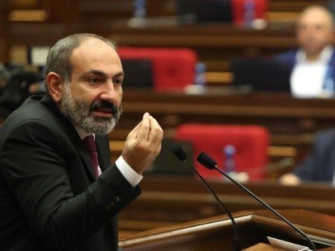 Paşinyan deputata ACIQLANDI: “Bəlkə koordinatları da azərbaycanlılara verəsiniz...”