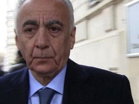Hacıbala Abutalıbov son iş günündə qanunsuz sənəd imzalamaqda suçlanır - FOTOFAKT