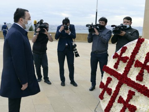Gürcüstanın Baş naziri Şəhidlər xiyabanını ziyarət edib