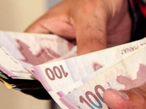 Sosial şəbəkədə rüsvay edəcəyini dedi - 2 min manat alarkən tutuldu