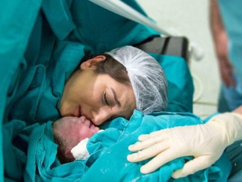 Doğuş və qeysəriyyə də tibbi sığorta zərfinə daxildir