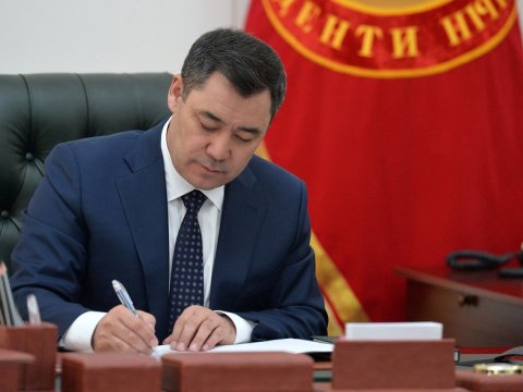 Qırğızıstan prezident idarəçiliyinə keçdi, hökumət istefa verdi