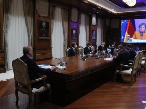 Ərdoğan Merkellə müzakirələr apardı