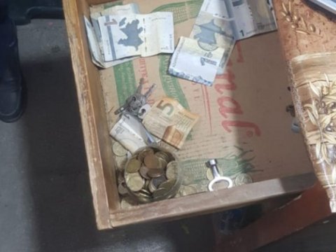 Siyəzəndə iki qardaş mağazanı soydu - FOTO