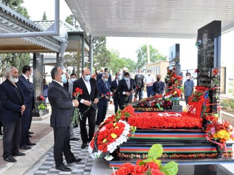 İcra başçısı Şəhidlər Xiyabanını ziyarət edib - FOTOLAR