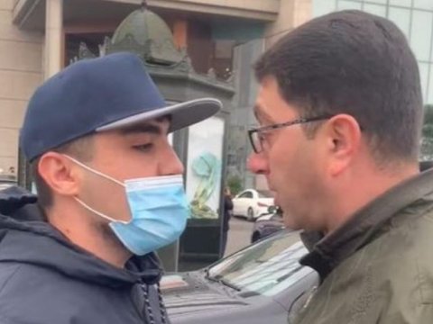 Mehman Hüseynovu təhqir edən şəxs polisə çağırıldı