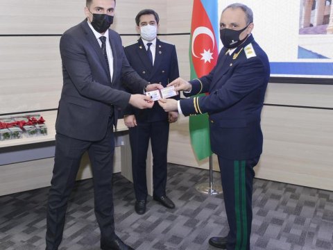 Kamran Əliyev 100 gənc hüquqşunasa xidməti vəsiqə verdi