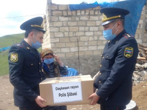 Daşkəsən polisi şəhid ailələrinə bayram sovqatları payladı
