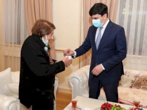 Azərbaycanda veteranlara avtomobil hədiyyə edildi