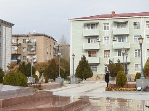 İlham Əliyev Naxçıvanda Heydər Əliyevin abidəsini ziyarət edib