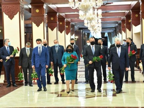 Parlamentdə Heydər Əliyevin ildönümü qeyd olunub - FOTO