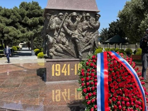 Lavrov “Qardaşlıq Məzarlığı” abidəsini ziyarət edib - FOTO