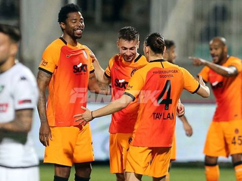 “Beşiktaş”la “Fənərbaxça” büdrədi - “Qalatasaray”  sevindi