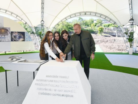 İlham Əliyev Şuşada yeni məscidin təməlini qoyub