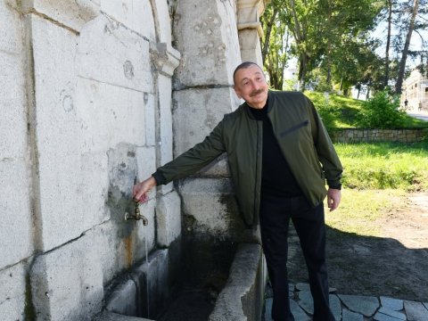 Prezident və ailəsi Şuşada bərpa edilən “Xan qızı” bulağına getdi
