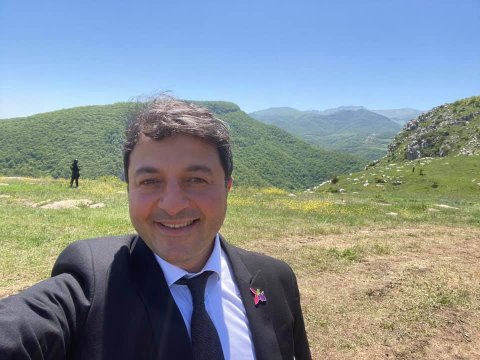 Azərbaycanlı deputat 29 il sonra evinə döndü - 