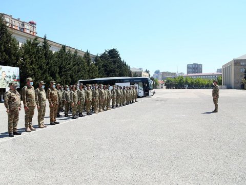 Şəxsi heyət və hərbi texnika təlim bölgəsinə yola düşüb - FOTO
