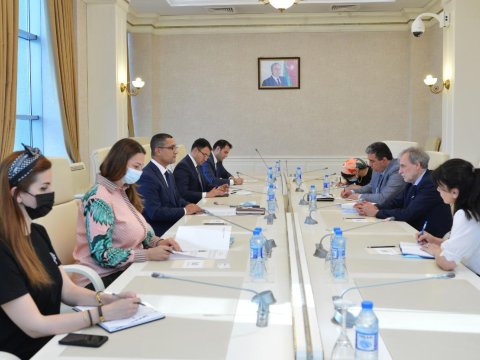 Milli Məclisdə Fransanın xəbər portalının nümayəndə heyəti ilə görüş