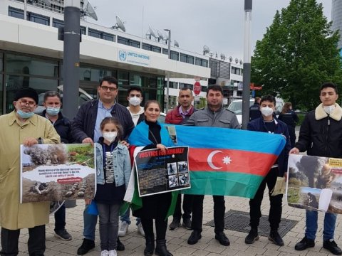 Azərbaycanlılar BMT-nin qərargahı önündə etiraz aksiyası keçiriblər