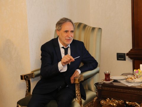 Şeyx fransalı jurnalistlərə müsahibə verdi - FOTO