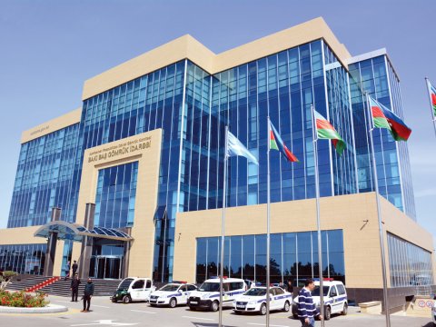 Məhkəmə saxlanılan gömrükçülərlə bağlı qərar verdi
