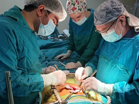 Üç dializ xəstəsinə böyrək köçürüldü