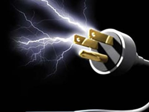 Məktəbli qızı elektrik vurub öldürdü - FOTO