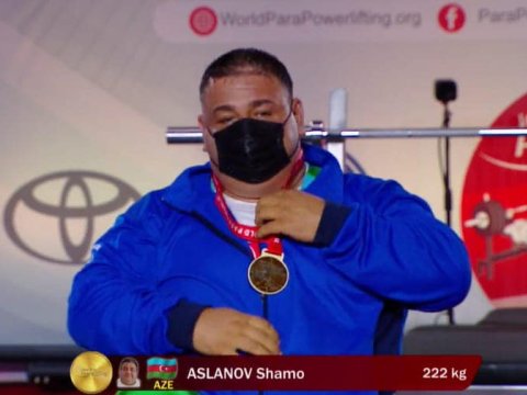 Ağır atletlərimiz Dünya kubokunda 2 qızıl medal qazandılar