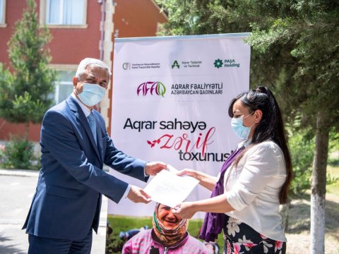 Daha 14 qadın fermerə dəstək göstərildi - Fotolar