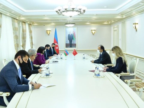 Türkiyənin yeni səfiri Sahibə Qafarova ilə görüşdü