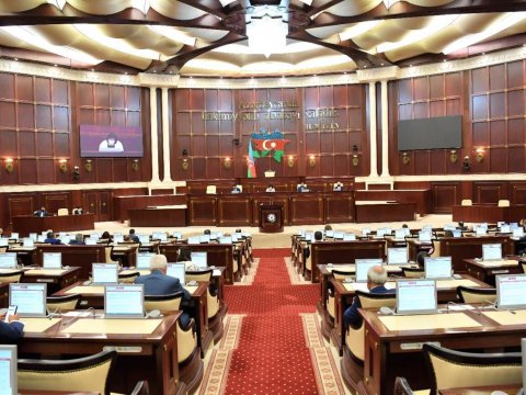 Deputatlar bu gün 18 məsələyə görə TOPLAŞIR