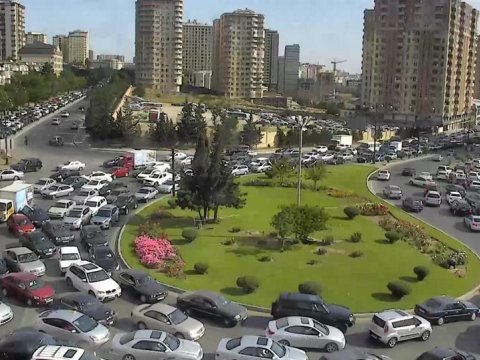Paytaxtın əsas küçə və prospektlərində TIXAC VAR