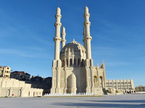 Azərbaycanda məscidlərin fəaliyyəti bərpa olunur