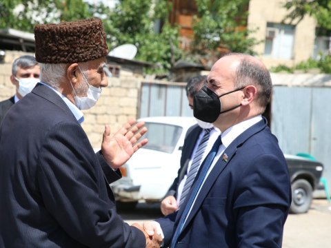 Deputat sakinləri narahat edən məsələləri dinlədi