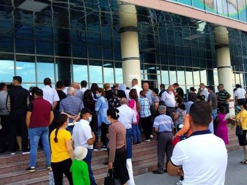 Dövlət Agentliyi xəstəxanaların qabağındakı sıxlığa aydınlıq gətirdi