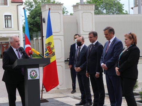 Moldova rəsmisi Azərbaycanı qələbə münasibətilə təbik etdi - FOTO